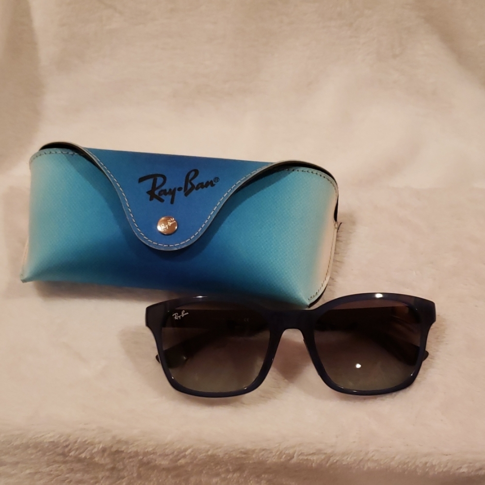 Navy Blue Ray-Ban Sunglasses